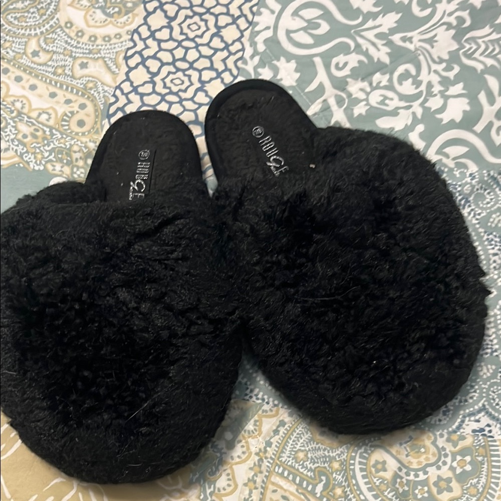 Rouge! Black Fuzzy Slippers